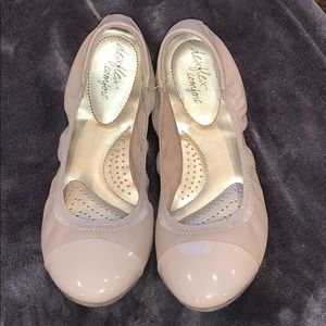 Nude women’s flats dress shoes